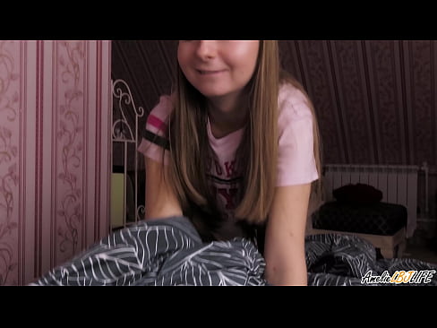 ❤️ Tarraingíonn Blondie BFF go domhain uirthi agus faigheann sí cum ina béal ❤️❌ Gnéas ardchaighdeáin ag ga.naughtyhentai.ru ❤
