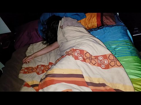 ❤️ Stepson ag bualadh lena leasmháthair óg agus í ina codladh. ❤️❌ Gnéas ardchaighdeáin ag ga.naughtyhentai.ru ❤